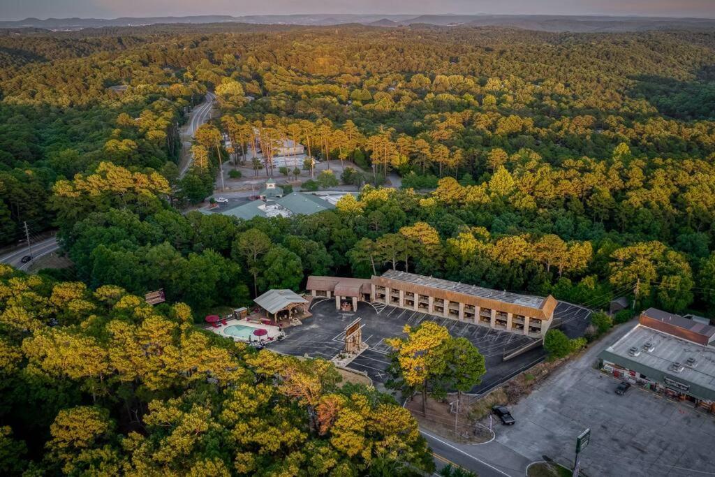 Stonegate Lodge 2 Queen Beds Fast Wifi 50" Tv Salt Water Pool Room #207 Eureka Springs Ngoại thất bức ảnh